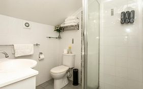 Ainslie Manor Guest House